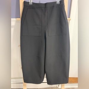 Cos balloon pant with fitted waist and voluminous legs.